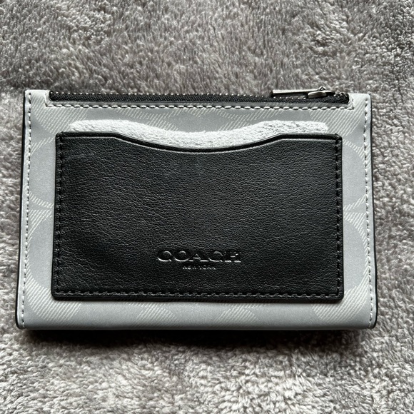 Coach NWT coin and card wallet. - Picture 5 of 5
